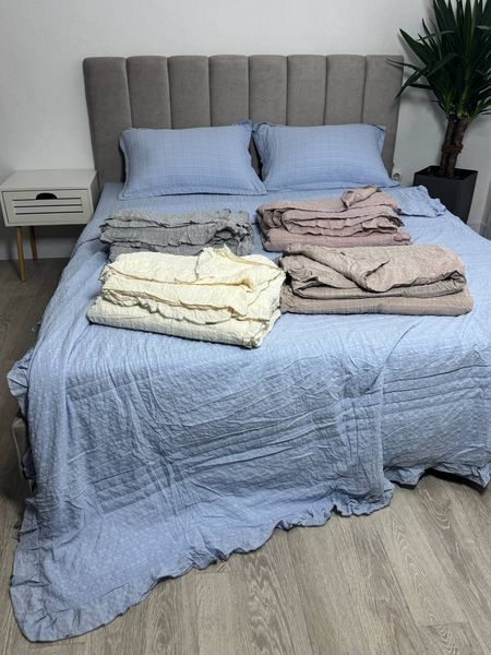 Постельное бельё из хлопка муслин жатка с летним одеялом с рюшками и простынь на резинке бежевое Koloco Евро размер BEG фото
