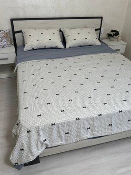 Постельное бельё из хлопка муслин жатка Malloory home голубо-серое принт бантики маленькие Двухспальный размер Блакитно-сірий бантики маленькі фото