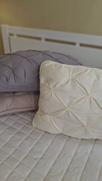 Подушка анатомічна "Тісто/Зефірка" молочна new ТМ Colorful home 50*70 см MOLOCHNA фото