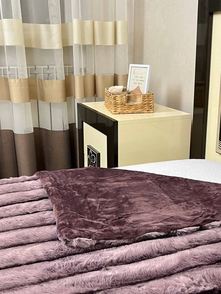 Плед-покрывало кролик серо-розовый/лиловый эко-мех полоска 8 см Colorful home  Евро размер Кролик смугастий сіро-рожевий/ліловий Colorful home фото